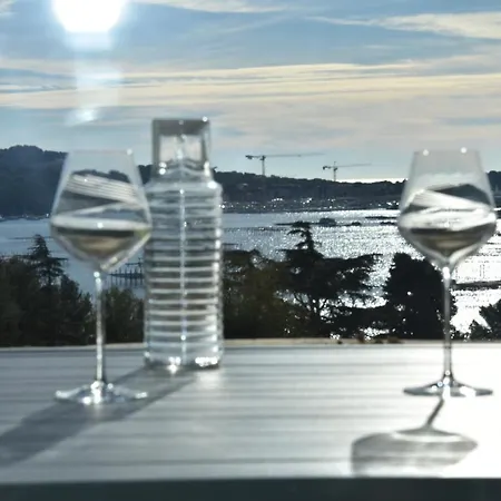 Apartment Avec Vue Et Terrasse